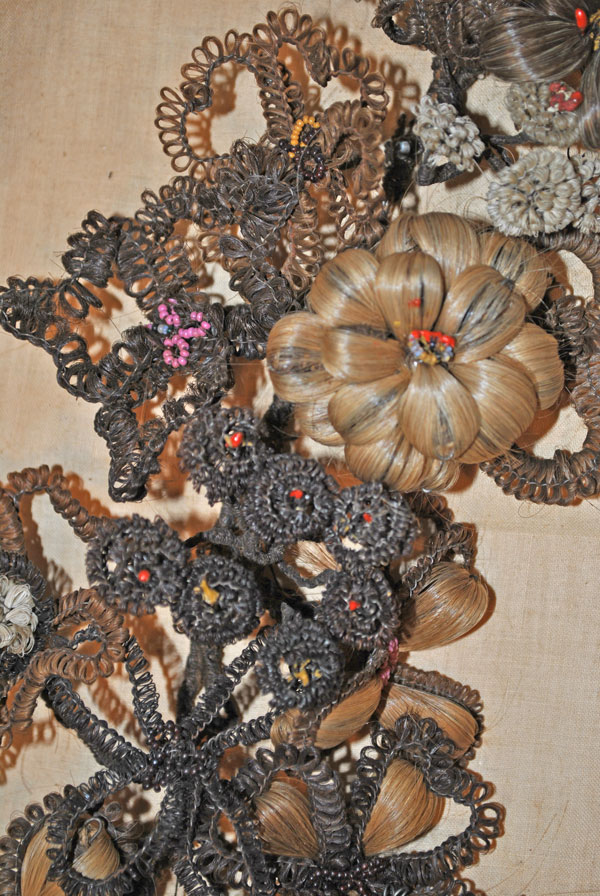 VICTORIAN MOURNING REMEMBRANCE FRIENDSHIP HAIR WREATH WITH BEAD WOVEN WORK